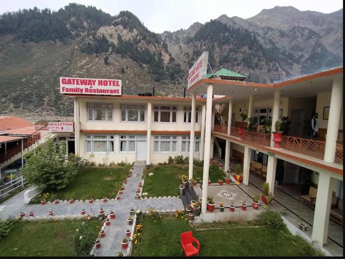Gateway Hotel Naran Esterno foto